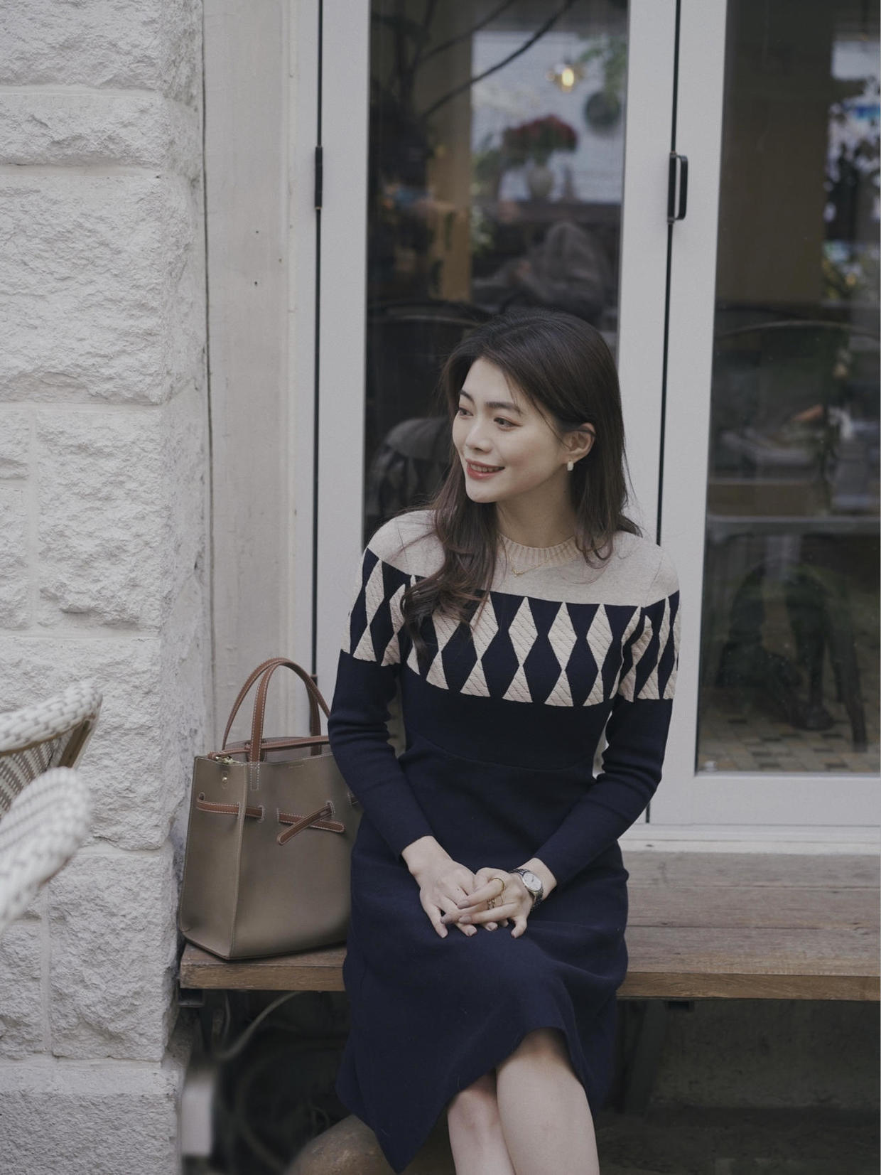 造型|冬日优雅感搭配的天花板,不能错过的针织连衣裙,大气感满分!