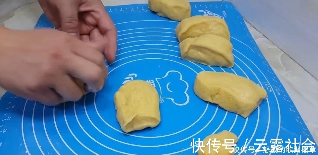 面包这样做才好吃,加4个鸡蛋,比蛋糕简单好吃,没烤箱也能成功