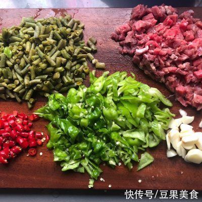 大厨|饭店大厨说漏嘴的秘密，酸豆角炒牛肉丁这样做才好吃