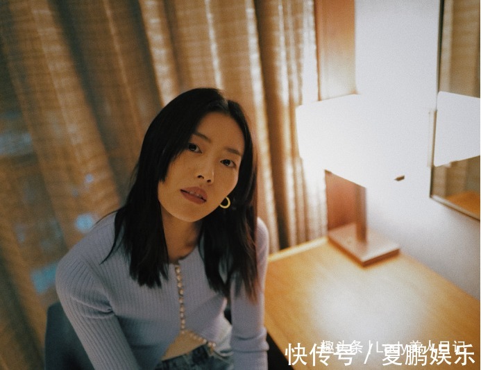 风格|刘雯的高级感不好学，针织衫、棉麻衬衣都能穿出超模既视感，服了