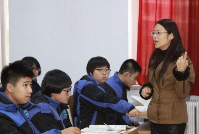 初中“成绩好”的学生，上课都有4个习惯，老师藏都藏不住