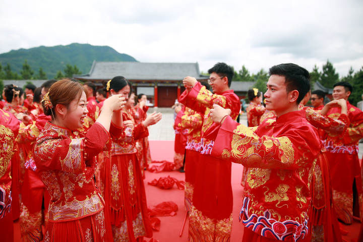 集体婚礼|百位新人办集体婚礼 践行婚俗新风
