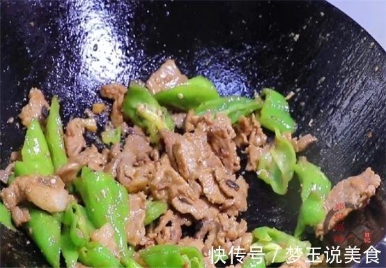 辣椒炒肉先炒辣椒还是先炒肉很多人都搞错了，大厨教你正确做法！