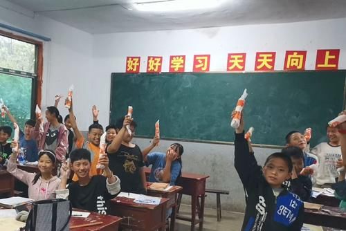 “借你1分记得还”，小学老师推行借分模式，全班成绩人均提高30分