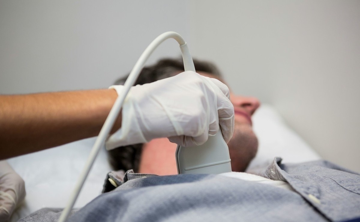 医生|B超检查时医生在肚子上抹的是啥,凉凉的滑滑的,医生不抹不行