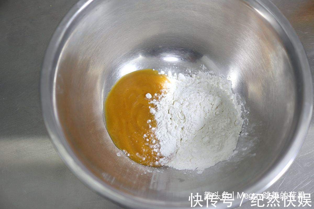 细砂糖|无油无水南瓜泥戚风蛋糕，又高又暄需2点，连普通蛋糕都不在话下