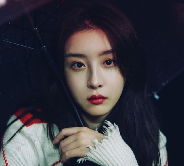 THE9成员赵小棠穿搭汇总,私服穿搭衣品吸睛,一张冷漠脸霸气十足