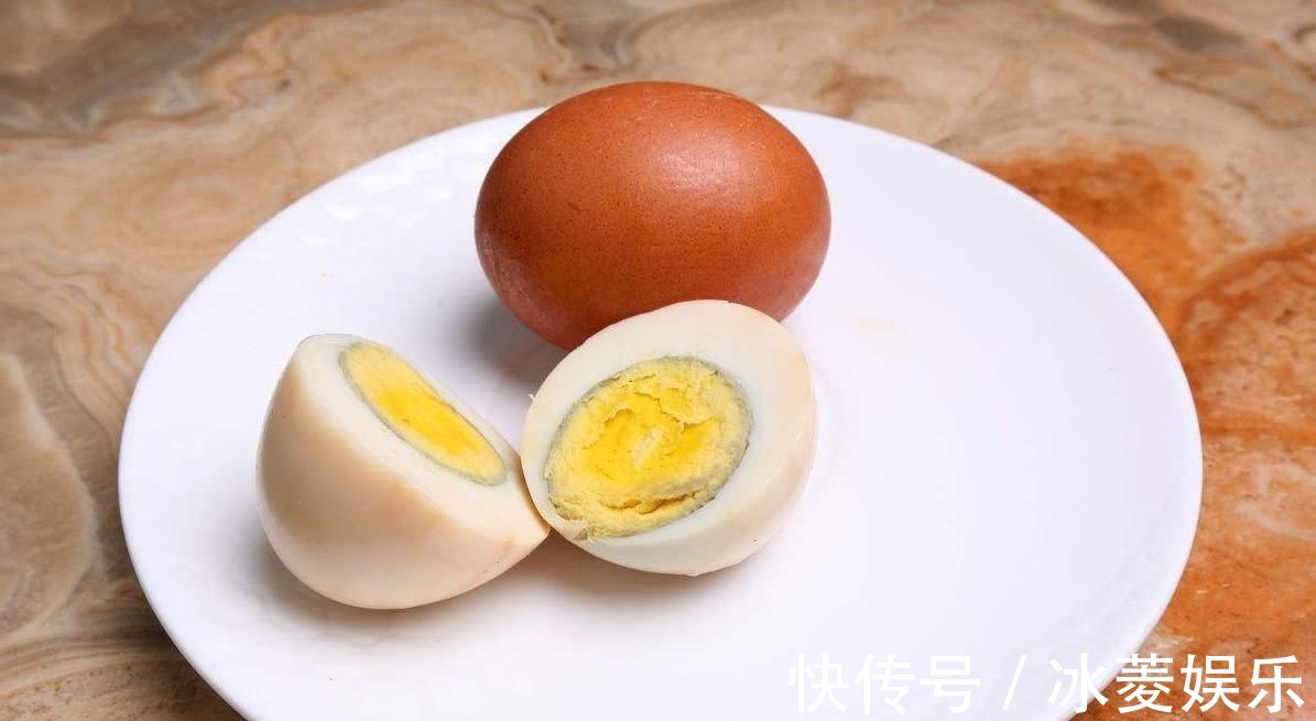 煮鸡蛋时,冷水下锅还是热水?多数人都做错了,难怪鸡蛋皮不好剥