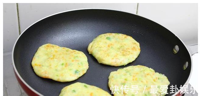 做法|土豆饼的简单做法，学会了再也不用买早餐了，咬一口满嘴留香