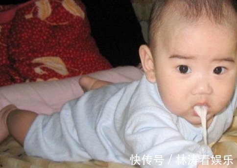 喂奶|新生儿吃母乳很乖,婆婆看出不对劲,及时救了宝宝一命