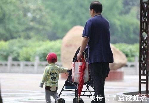 家长们|孩子在超市里打碎一盒鸡蛋,店员要求10倍赔偿,母亲的做法被称赞