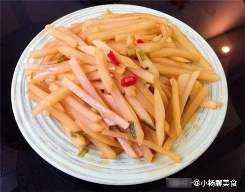 开胃|土豆别再切细丝，简单一切一炒，又酸又辣又开胃，拯救手残党