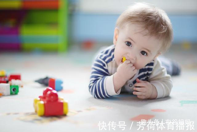 站立|6-12月龄宝宝发育重点,符合说明发育很好,你家娃有如下表现吗?