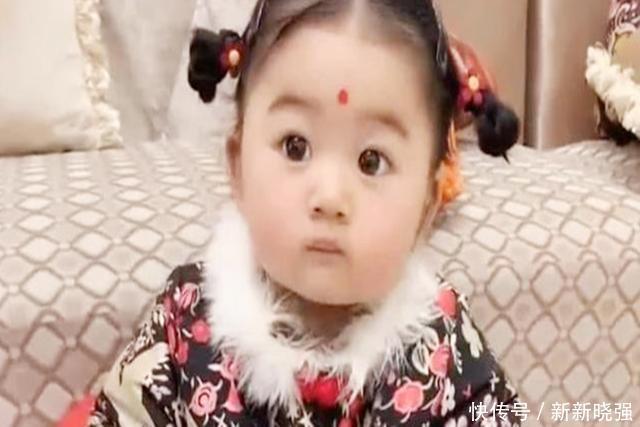 小娃娃|妈妈出差,把闺女交奶奶看几天,回来好像换了个人,像年画里的娃