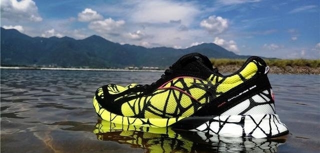 跑步鞋 曾经跟阿迪耐克“齐名”,如今没落到被各国拒收,很意外