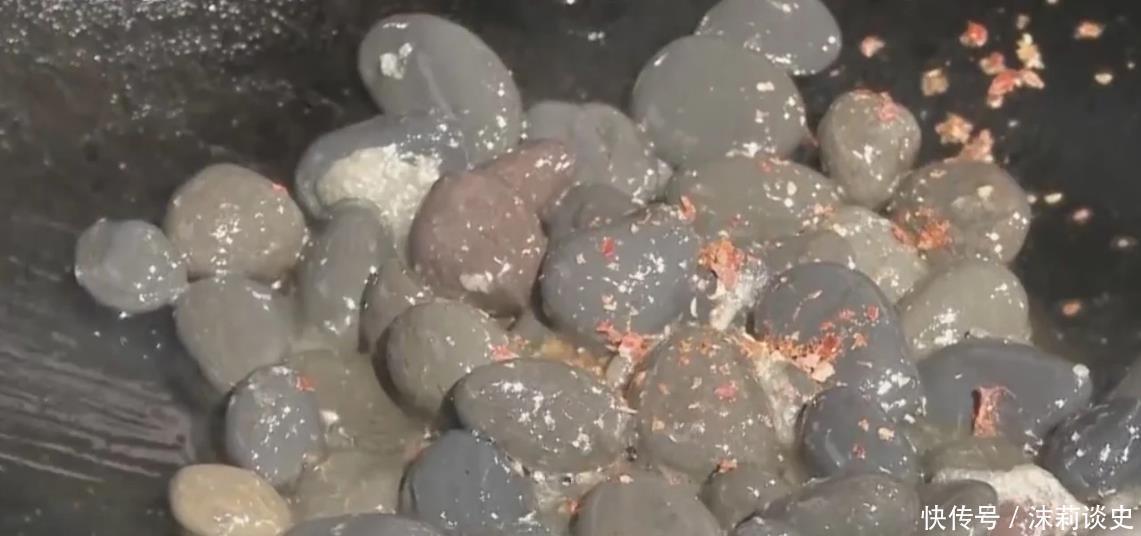 豪宅|靠捡石头致富的村子,一块石头价值上万,人人住豪宅开豪车