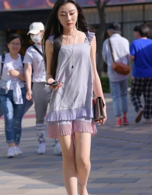 外在美|优雅潇洒的外在美,选择轻盈短裙才能自然展现