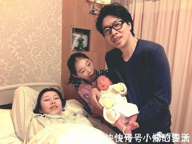 亲爱的|双胞胎姐姐抱双胞胎弟弟逛街,引路人围观:父母上辈子拯救了地球!