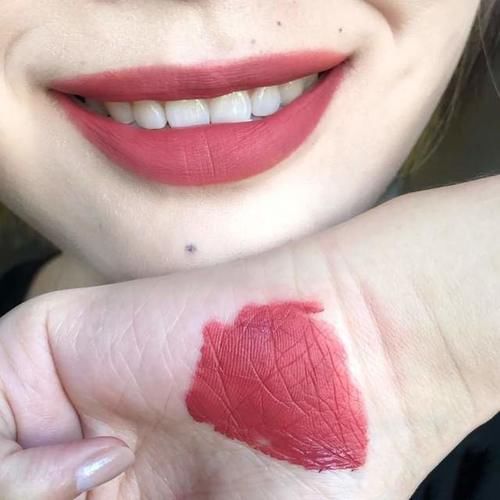 蜜桃色|白皮才能涂“蜜桃色”口红?我偏不信!这5支黄皮涂照样美