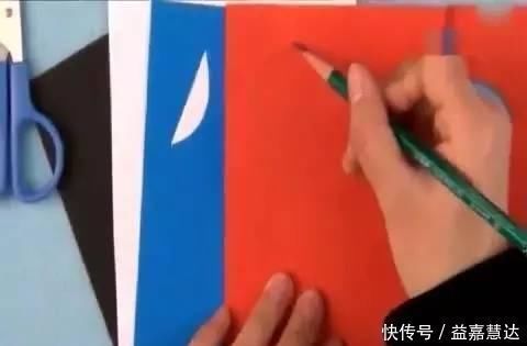 天赋|妈妈无意翻开儿子日记,里面手绘了一个怪兽宇宙,网友们折服了