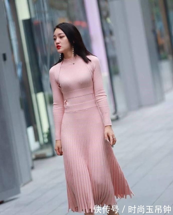 裙子|粉色的裙子，腰带要设计好，才能显出腰线