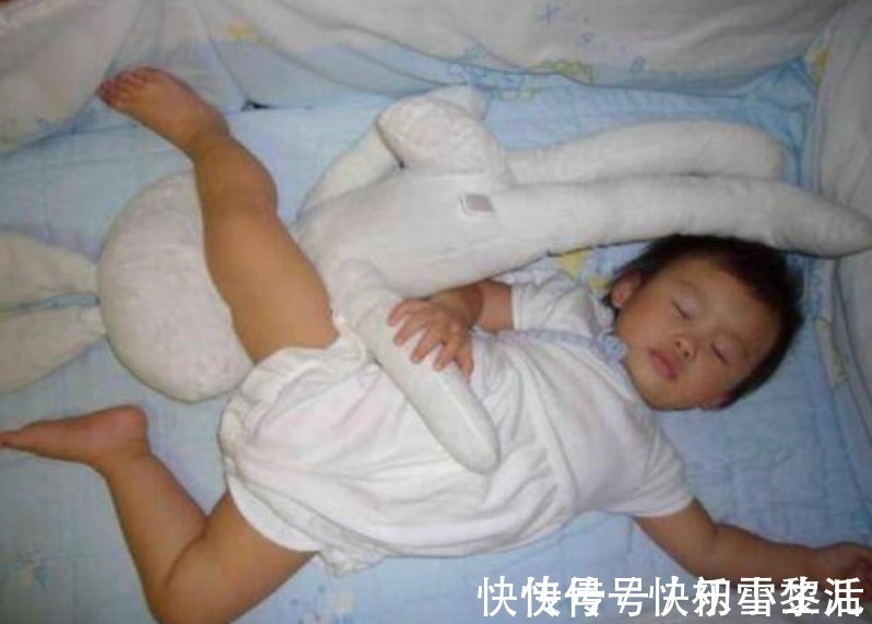 散热片|夏季温度再高也别这样“开空调”,费电是小事,关键是坑娃