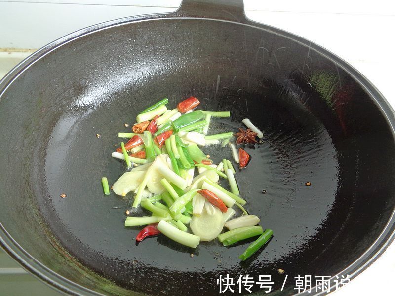 晒三伏天周末一日三餐,黄焖鱼解暑汤,开胃提气,精神足