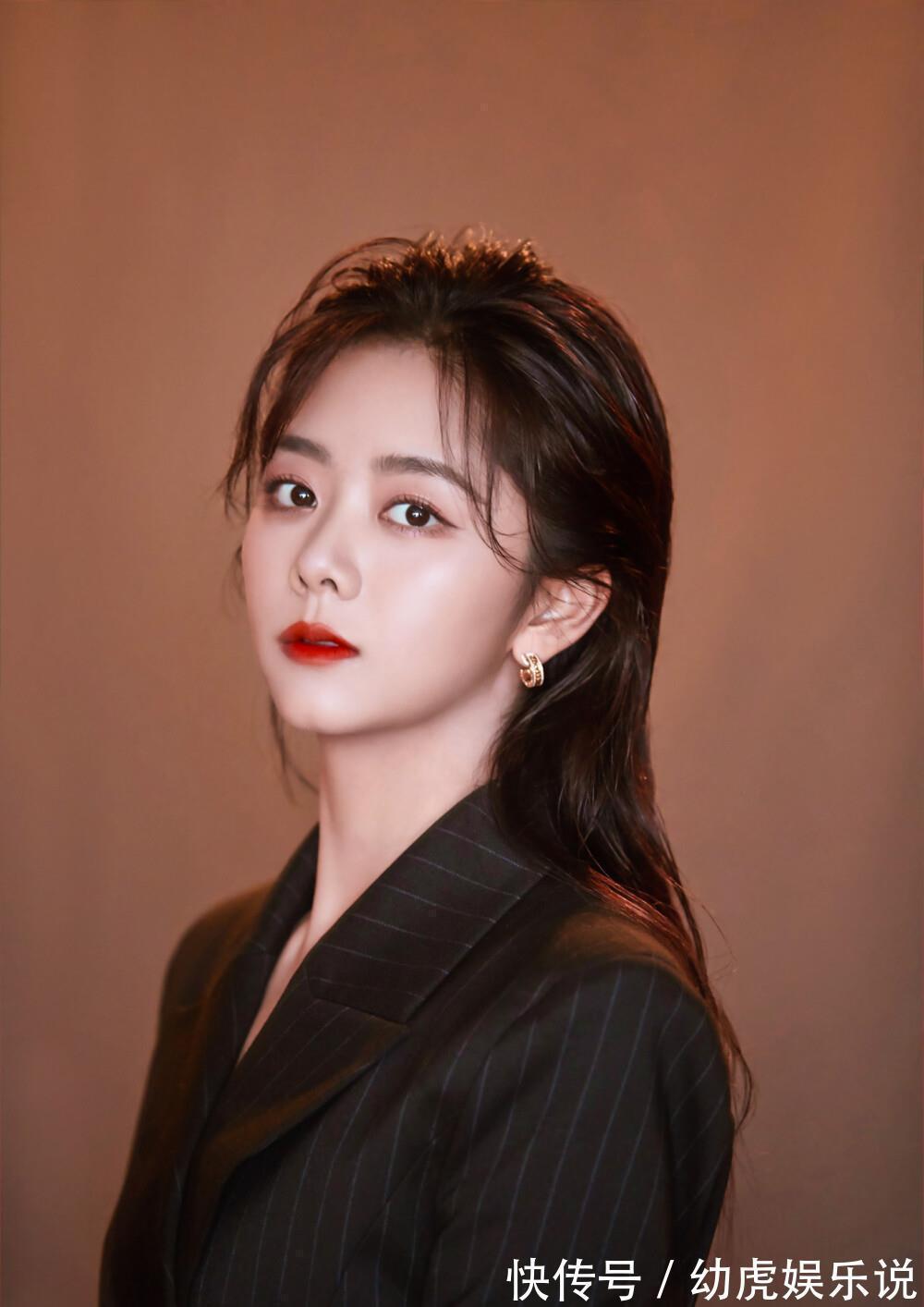 傻烫|脸上有4个特征的女生,很适合留黑长直!别傻傻烫卷发了