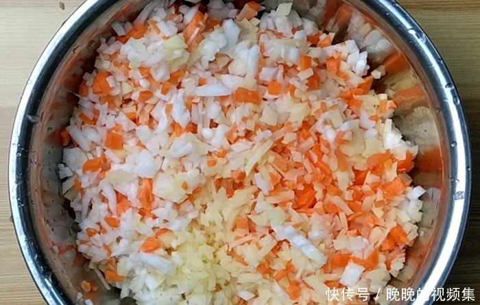 油炸素丸的简单做法,外酥里嫩,鲜香营养,不错的家常美食