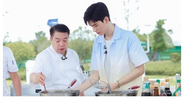 合伙人|《中餐厅5》本以为邀请龚俊是为了“热度”，不料发觉一个新技能