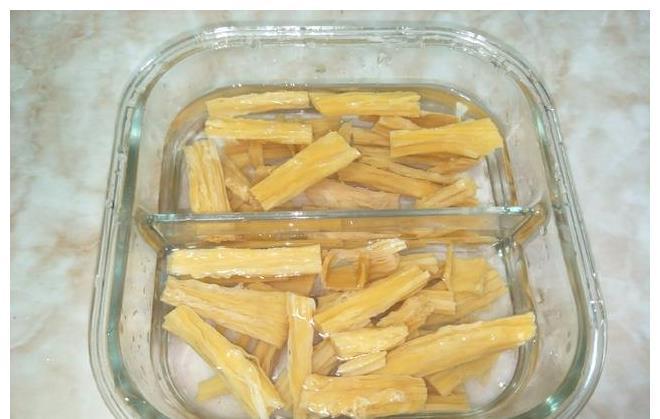 腐竹|泡腐竹时,用冷水还是热水?教你正确做法,以后别乱炒了