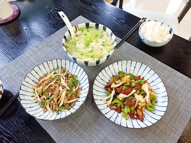 连晒我家7天晚餐，菜越来越少，最后0个菜，全家也吃得津津有味