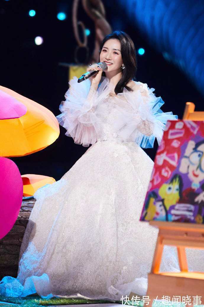 谢娜发新歌显真实人缘?离开《快本》去向成谜,被曝俩大平台争夺
