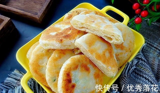 平底锅版的葱香烧饼，外酥里软又多层，按照这方法操作，一次成功！