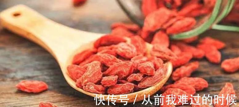 山楂枸杞|原来枸杞不能随便泡水喝,4种情况下,相当于给身体喂毒,要记牢