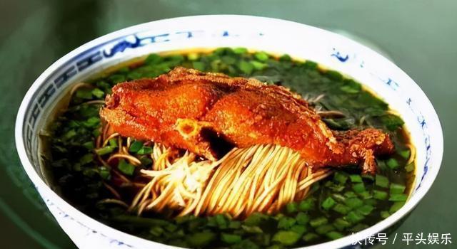 面条|南浔双交面,浇头按季节更换,游客专门排队来吃