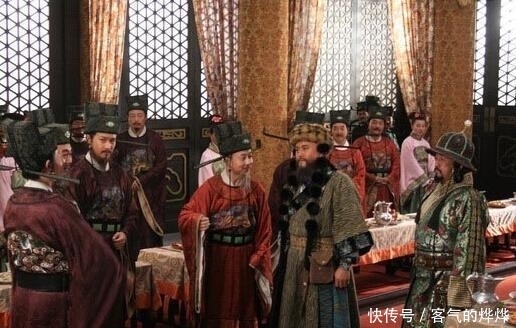 辽国使者: 这幅上联天下无人能对, 苏东坡微微一笑: 我有四幅下联