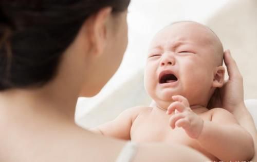 宝妈|新生儿成长有规律,1岁前总能“解锁”新技能,宝妈快来对照一下