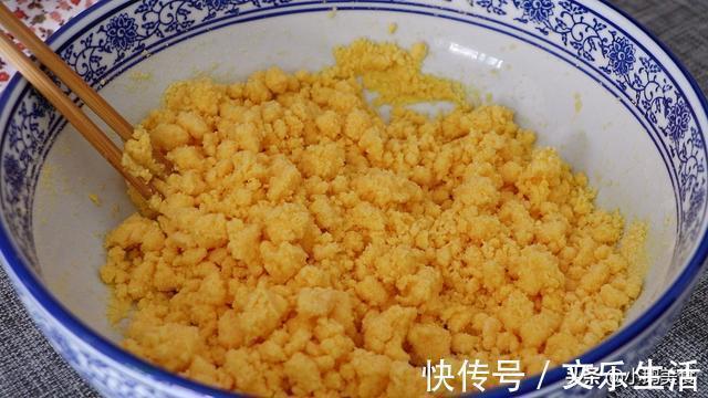 面团|开水烙玉米面饼，一次烙15张，又薄又软不用油，低脂营养又好吃