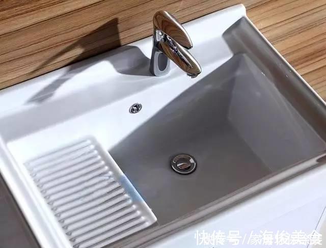 卫生间|别蹲在卫生间洗衣服了，多累呀，在阳台做个池子很好用！