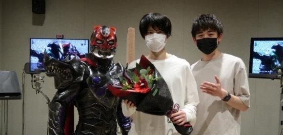 成年|假面骑士圣刃：官网信息特辑，成年露娜形象公开，芽衣演唱背景曲