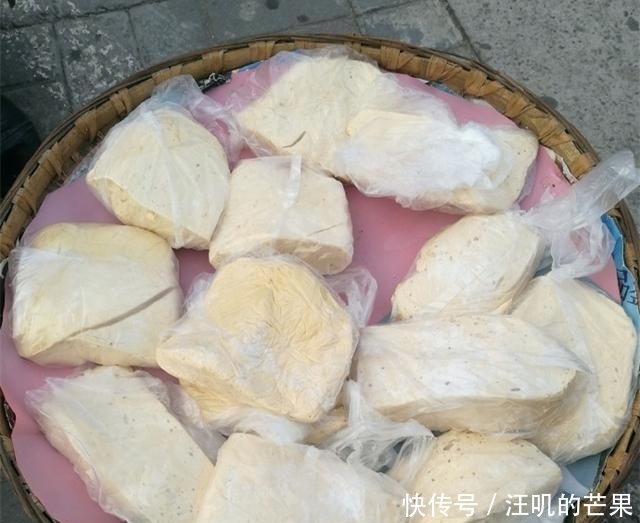 零食|街边偶遇小时候吃的零食,想买又怕被人说幼稚