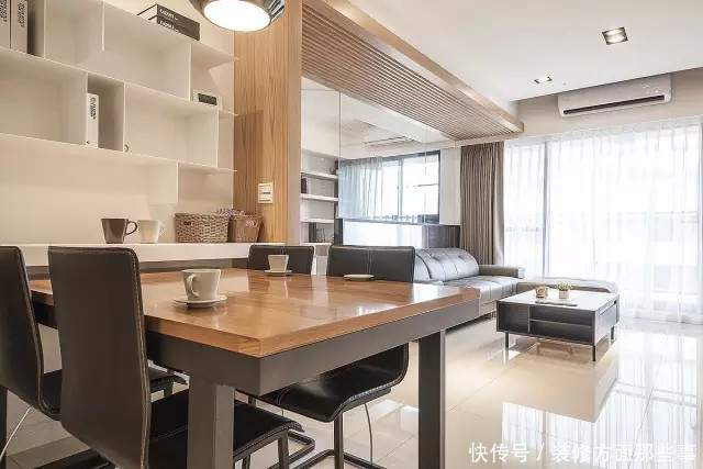 玄关|126平美式+轻奢装修三居室,玄关柜子墙体现出超强收纳力