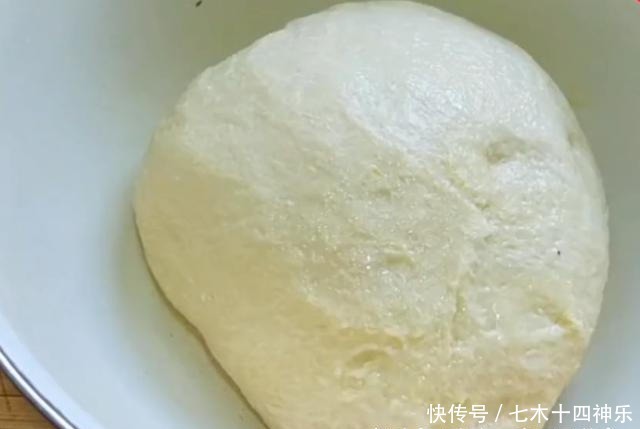 我家面粉从不蒸馒头，加3个鸡蛋，秘制一做，出锅老婆直夸好吃