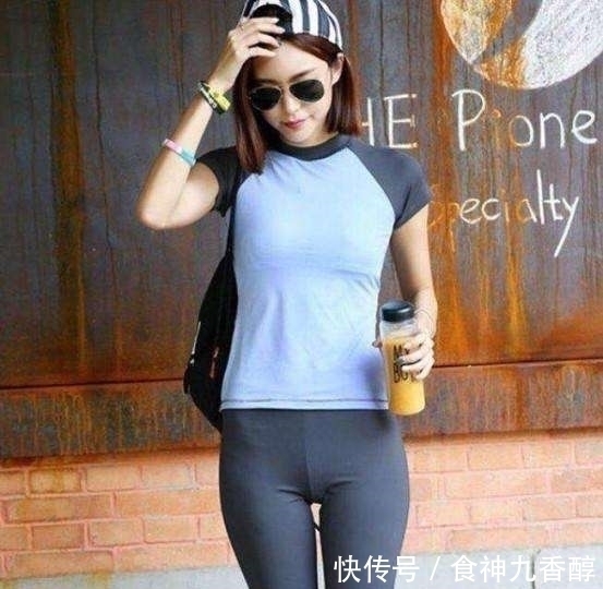 时尚穿搭 时尚穿搭:紧身打底裤女神,身材曼妙,显得格外靓丽