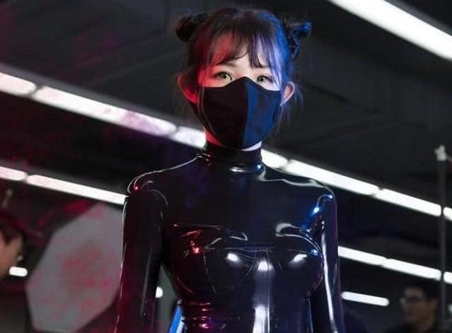 拉链|漫展00后cos“皮衣萝莉”火了,小腹拉链亮了,网友:放屁不会鼓包!