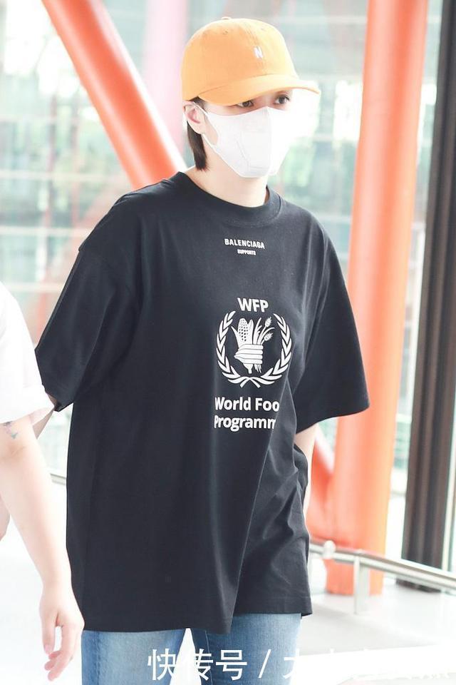 清纯|阿娇终于看开了,剪短发穿休闲装不再“装成熟”,反而美得很清纯