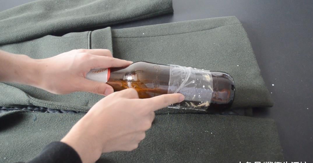 衣服|衣服粘毛谁还买滚刷, 只需一个啤酒瓶, 衣服立马像新买的一样干净