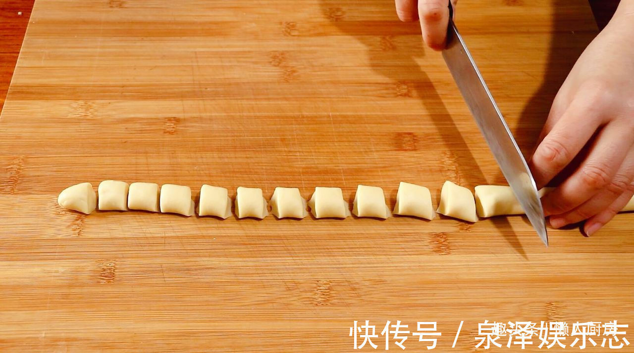 过年吃的茶食不用买，自己在家做，半斤面粉能做好多，又香又脆