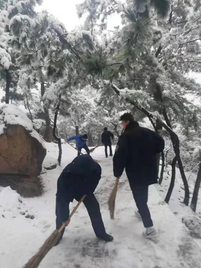 成都|紧急除雪，保障游览安全